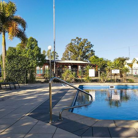 Roma Big Rig Tourist Park Hotel ภายนอก รูปภาพ