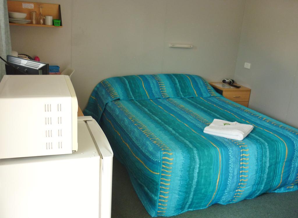Roma Big Rig Tourist Park Hotel ภายนอก รูปภาพ