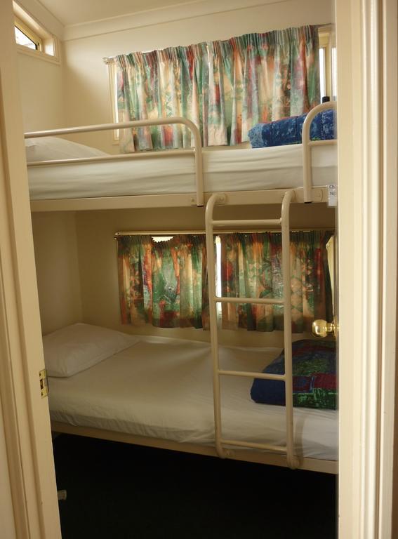 Roma Big Rig Tourist Park Hotel ภายนอก รูปภาพ