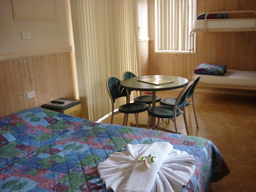 Roma Big Rig Tourist Park Hotel ภายนอก รูปภาพ