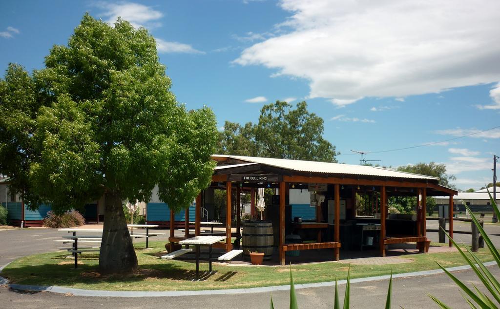 Roma Big Rig Tourist Park Hotel ภายนอก รูปภาพ