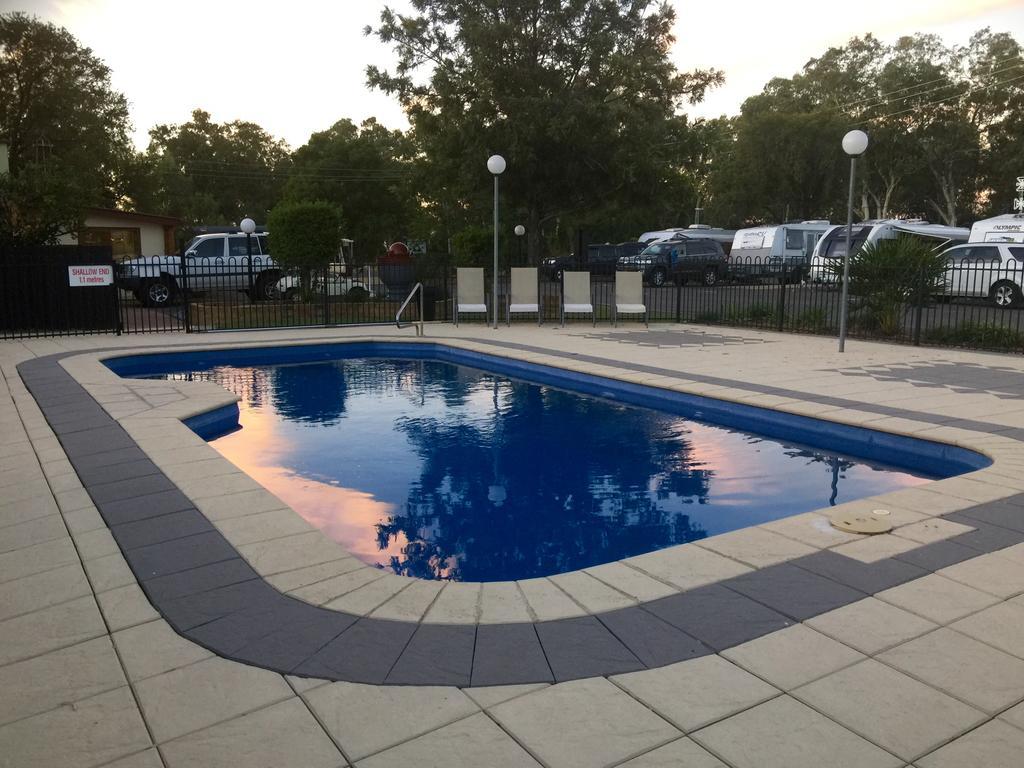 Roma Big Rig Tourist Park Hotel ภายนอก รูปภาพ